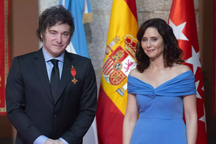 Ayuso traiciona a Sánchez y desafía a Feijóo