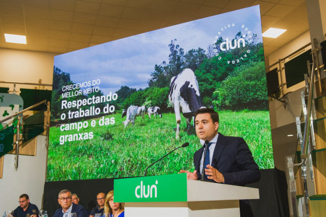 El director general de Clun, Juan Gallástegui, en asamblea general