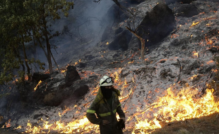 ​Controlado un fuego en Lalín tras quemar 21 hectáreas
