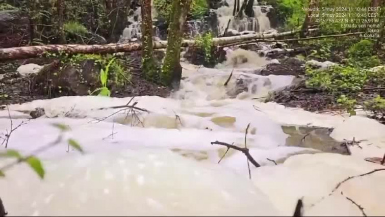 (VÍDEO) Nueva denuncia contra los vertidos de la mina de Touro sobre los ríos del entorno