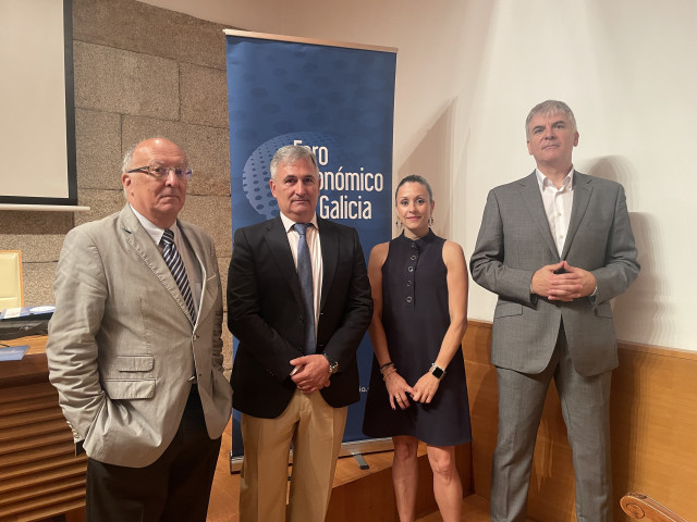 Fernando González Laxe, José Francisco  Armesto, Lucia Ferreira y Santiago Lago
