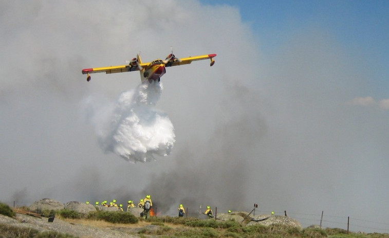 Estabilizado o incendio de Monterrei tras queimar 145 hectáreas