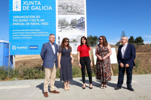 Visita de la conselleira María Martínez Allegue a las obras de urbanización de Navia, en Vigo, el 5 de julio de 2024.