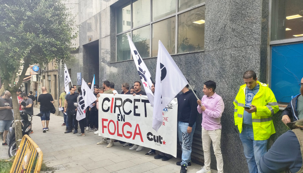 Concentración de trabajadores de la empresa CIRCET  por el incumplimiento del convenio y los despidos 