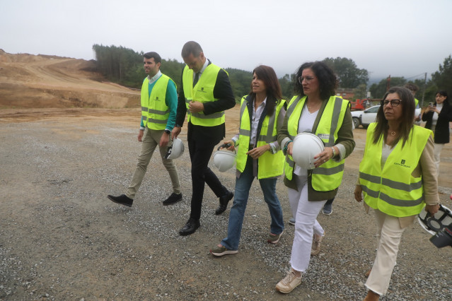Los conselleiros José López Campos y María Martínez Allegue visitan las obras de la prolongación del AG-59 desde Ramallosa a Pontevea, a 10 de julio de 2024.