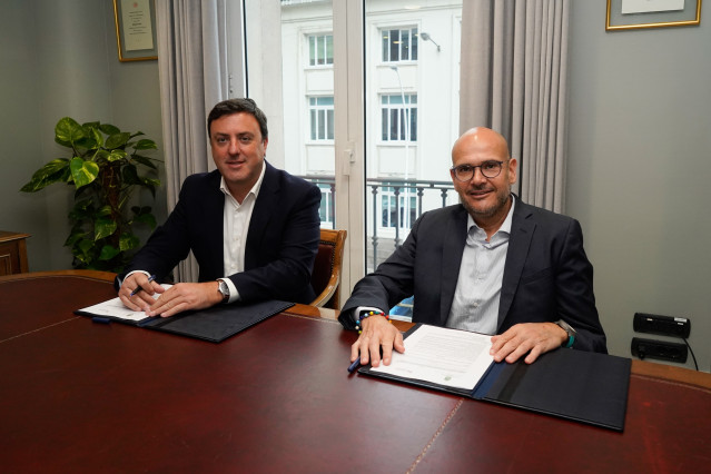 El presidente de la Diputación de A Coruña, Valentín González Formoso,  y el presidente de COGAMI, Anxo Queiruga.