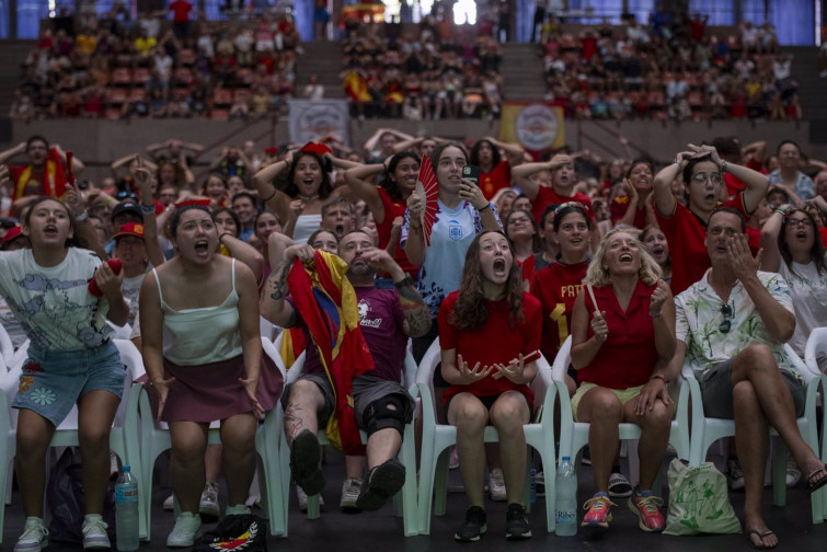 La Deputación da Coruña resuelve el problema: habrá pantallas gigantes en Compostela para la final de la Eurocopa