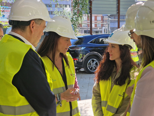 Los conselleiros durante la visita de este viernes a las obras del Olimpia Valencia.