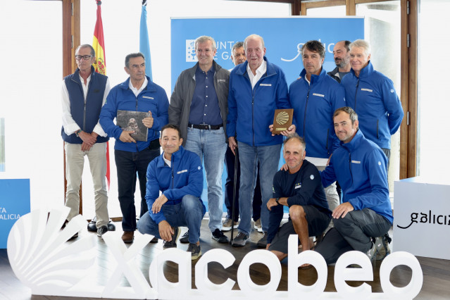El presidente de la Xunta, Alfonso Rueda, participa en la entrega de premios del Trofeo Xacobeo de Vela, en Sanxenxo (Pontevedra).