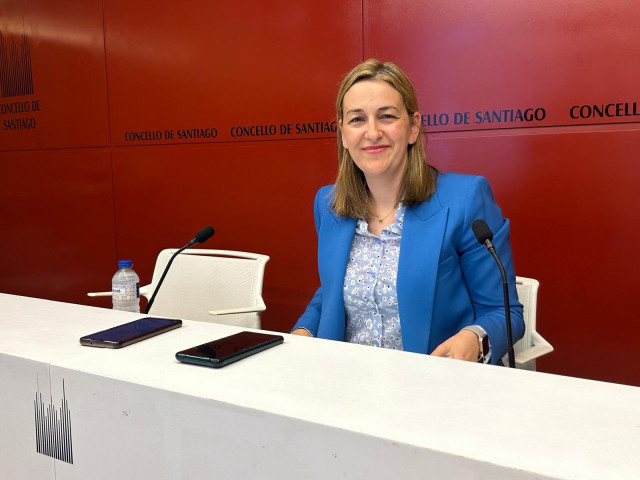 La portavoz municipal del Ayuntamiento de Santiago, Míriam Louzao, en rueda de prensa.