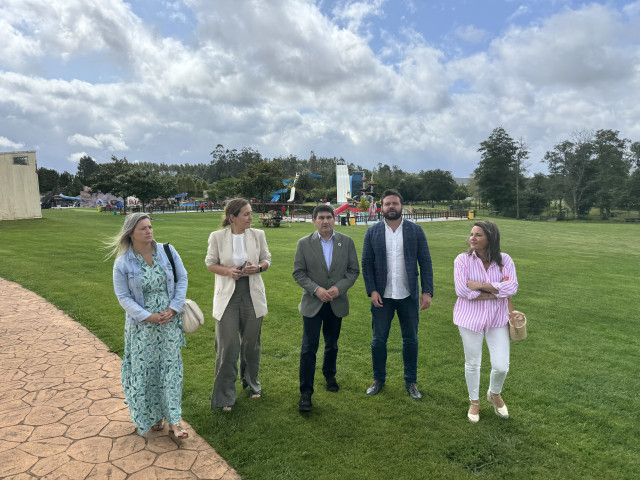 El delegado del Gobierno en Galicia, Pedro Blanco, visita el Aquapark de Cerceda