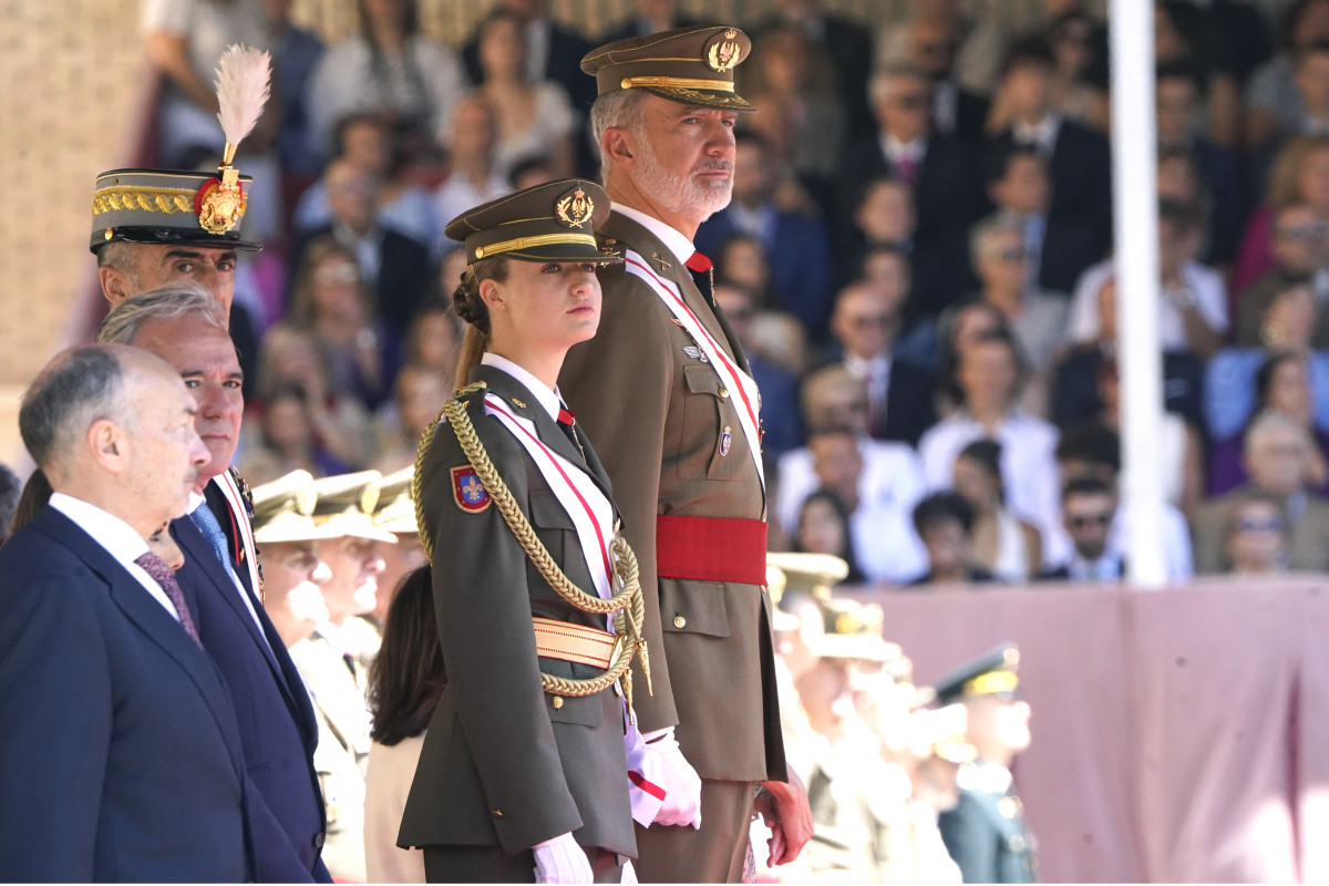 El Rey Felipe VI y la Princesa Leonor durante la entrega de los Reales Despachos de empleo y nombramientos a los nuevos oficiales del Ejército de Tierra y de la Guardia Civil, en la Academia General 