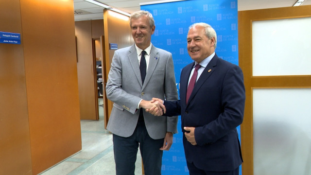 El presidente de la Xunta de Galicia, Alfonso Rueda, y el presidente de la Diputación Provincial de Lugo, José Tomé, minutos antes del encuentro mantenido este miércoles en la Delegación Territorial de la Xunta. En Lugo, a 17 de julio de 2024.