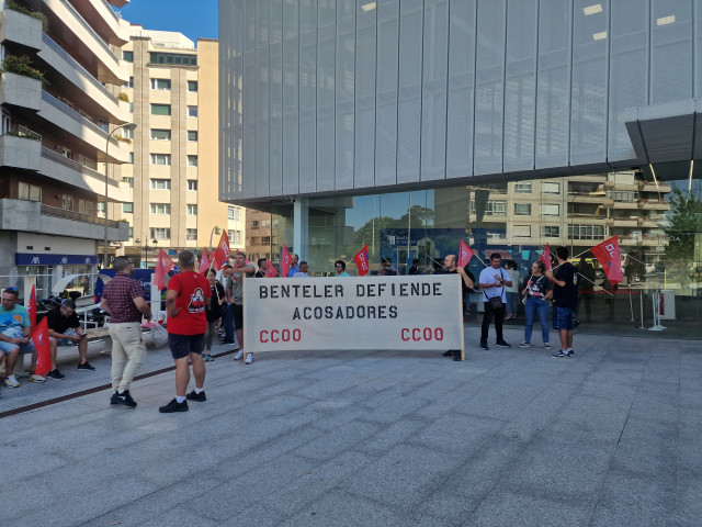 Imagen de los empleados de Benteler durante la protesta.
