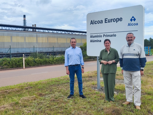 Imagen de 'populares' lucenses en Alcoa San Cibrao.