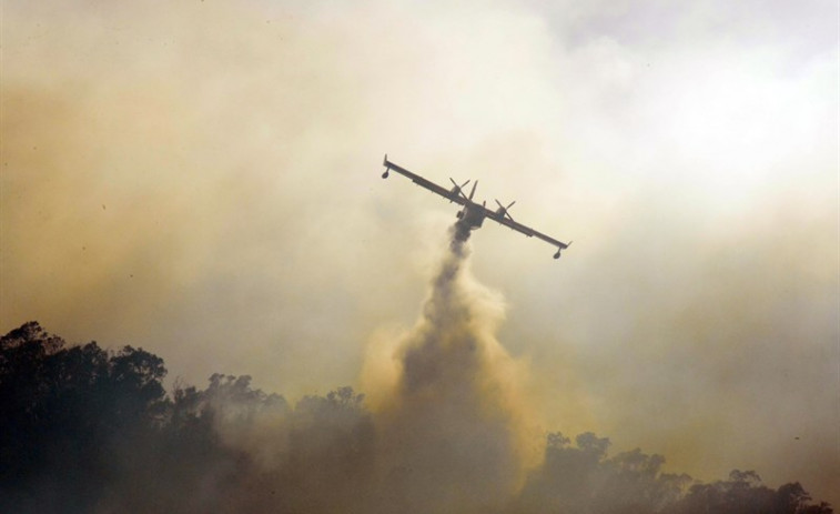 El incendio de Viana do Bolo se acerca ya a las 200 hectáreas afectadas y sigue fuera de control