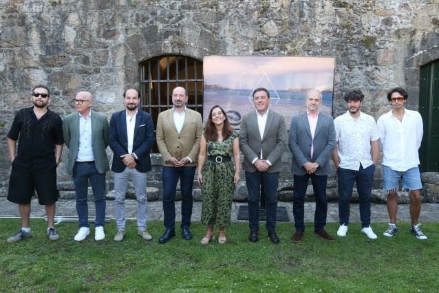 La alcaldesa de A Coruña, Inés Rey; el presidente de la Diputación de A Coruña, Valentín González Formoso; el director xeral de Turismo, Xosé Merelles; el director corporativo de Estrella de Galicia, Antonio Viejo, entre otros