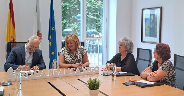 Zona Franca formaliza la compra de la Casa de Don Pancho, en Redondela, que albergará el futuro Vivero de Empresas.