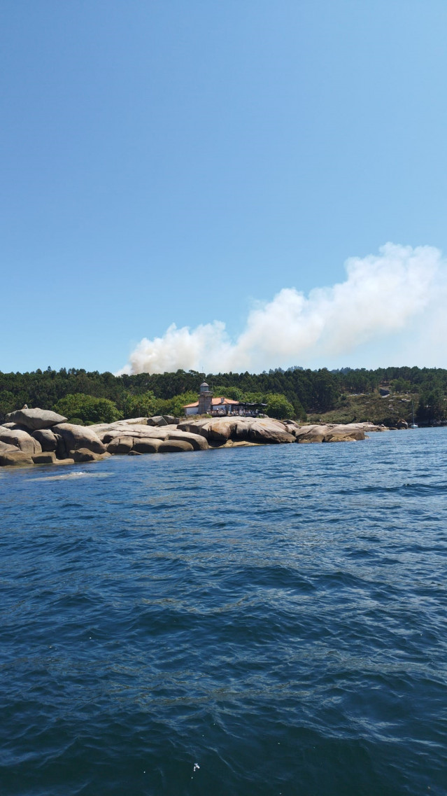 Incendio en A Illa de Arousa (Pontevedra)