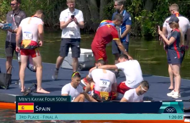 El k4 de Espau00f1a celebra su medalla de bronce en Paru00eds 2024 en una imagen de RTVE