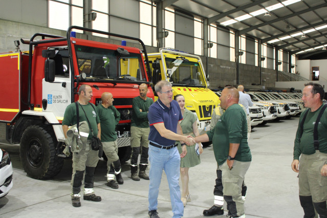 La Xunta renueva los equipos de protección individual del personal del servicio de prevención de incendios de Ourense