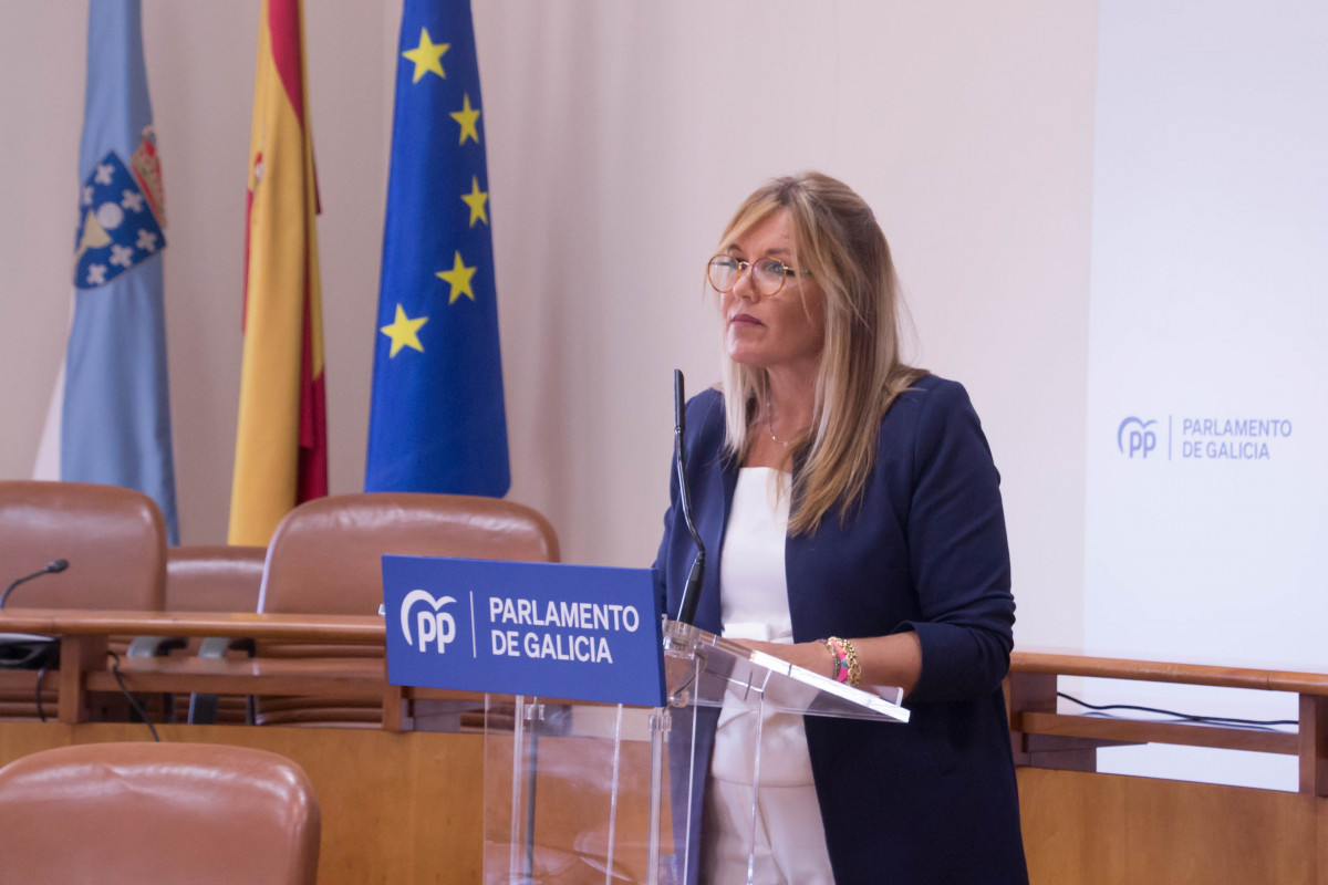 La viceportavoz del PPdeG en el Parlamento gallego Cristina Sanz, en rueda de prensa