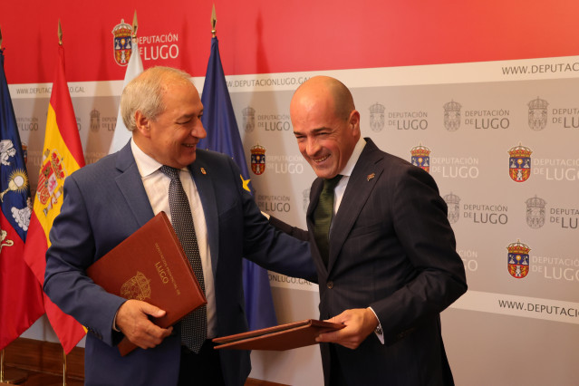 El presidente de la Diputación de Lugo, José Tomé Roca, y el secretario general de la Confederación de Empresarios de Lugo (CEL), Jaime López Vázquez.