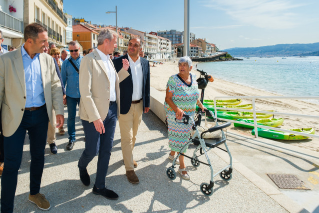 Rueda participa en la inauguración de las obras de remodelación, humanización y mejora de la seguridad vial en el acceso al puerto de Raxó.