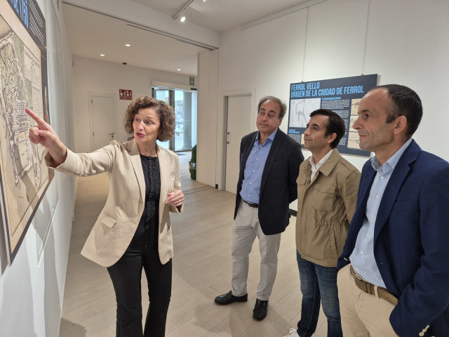 El alcalde de Ferrol, José Manuel Rey Varela (PP), asiste a la inauguración de la exposición 'Ferrol Vello'