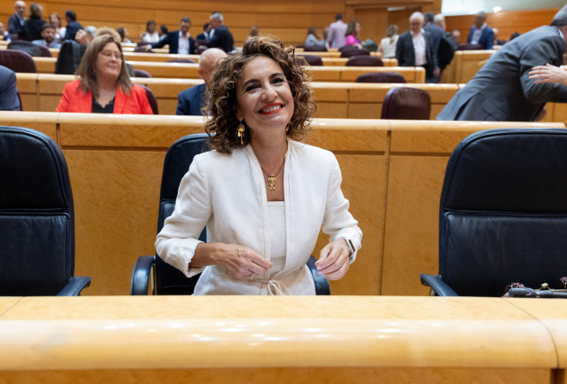 La vicepresidenta primera y ministra de Hacienda, María Jesús Montero, en el pleno del Senado.