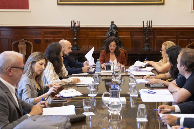 La alcaldesa de A Coruña, Inés Rey, preside la Junta de Gobierno
