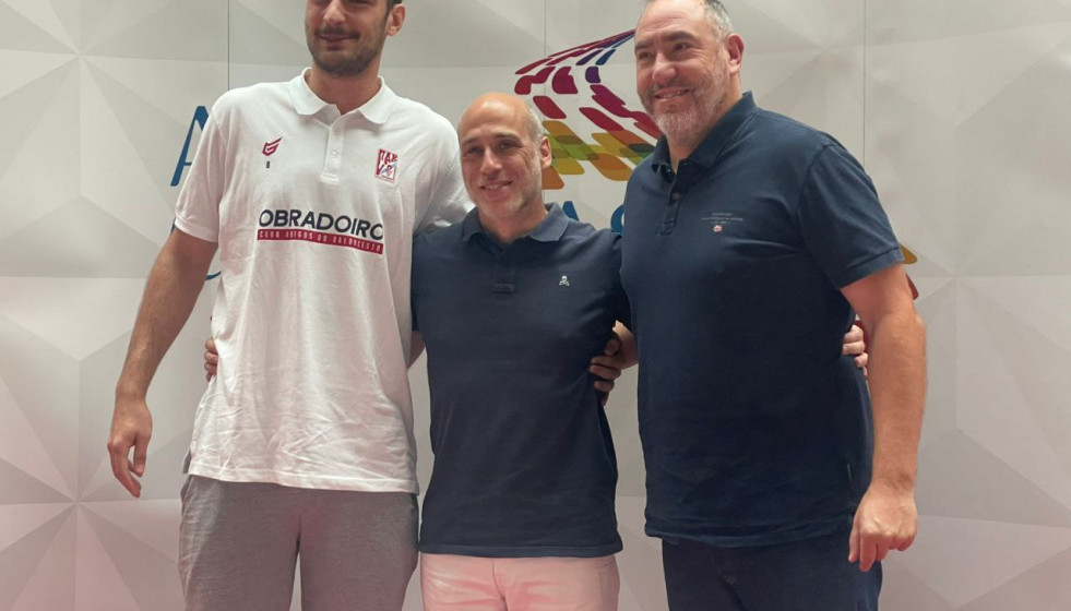 Alejandro Galán, presentado en As Cancelas como jugador del Monbus Obradoiro