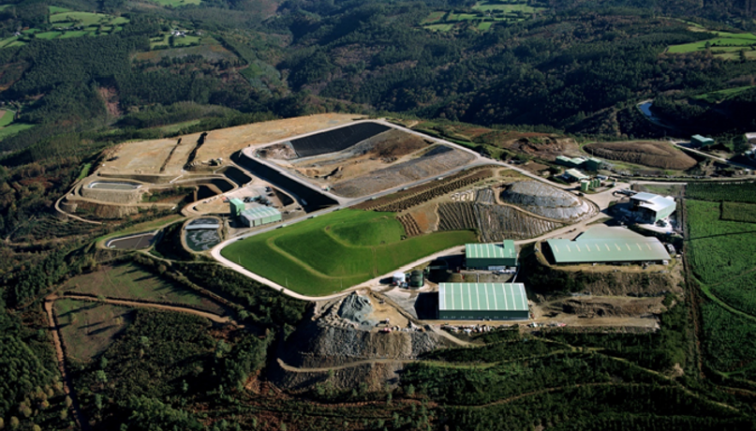 Intoxicaciones en vecinos mantienen cerrada la planta de residuos industriales de la Xunta, Sogarisa