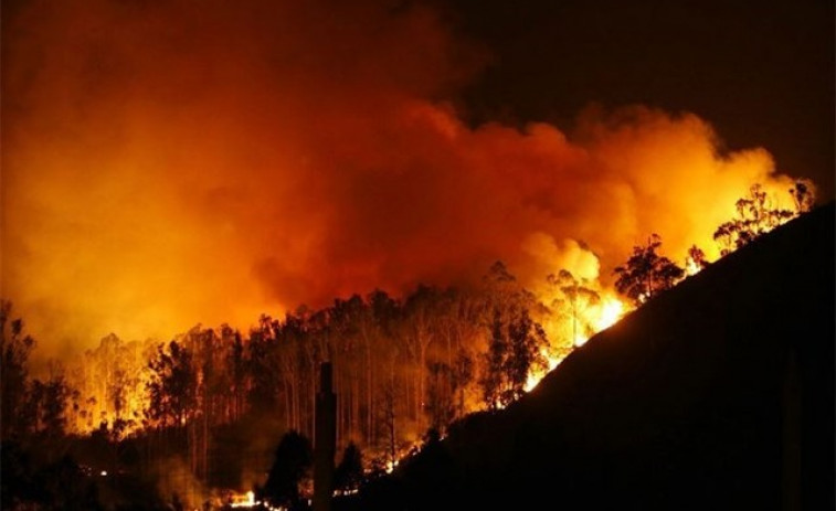 ​Dous incendios no Barbanza suman 50 hectáreas arrasadas