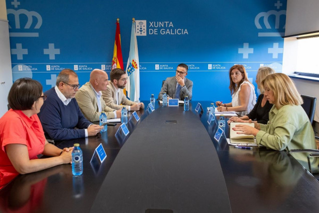 Reunión del conselleiro de Emprego con representantes de cooperativas