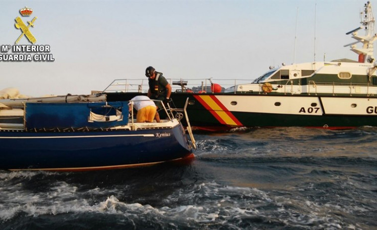 ​Auxiliado un velero a la deriva en la ría de Vigo