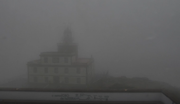 El temporal Aitor empieza a causar daños y obliga a cerrar parques en varias ciudades
