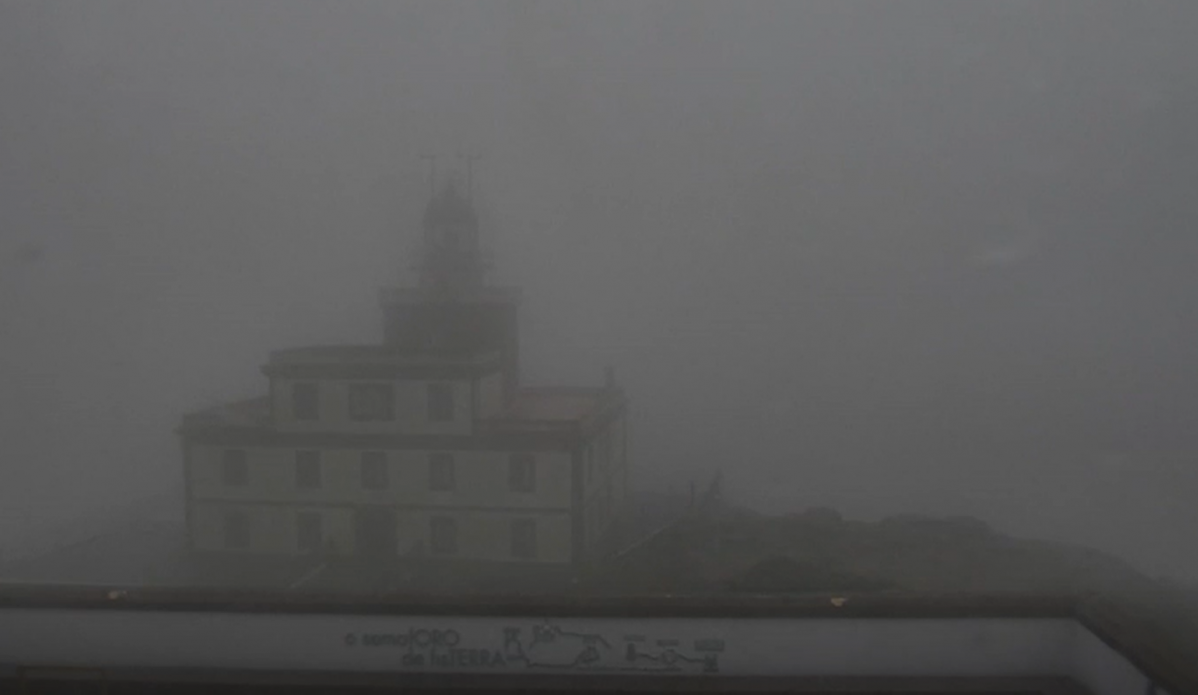 El Faro de Fisterra en medio del temporal