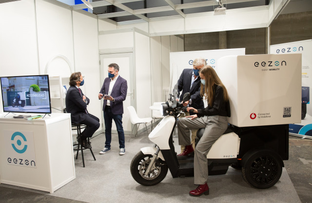 Archivo - El vehículo eléctrico de tres ruedas 'eezon'.