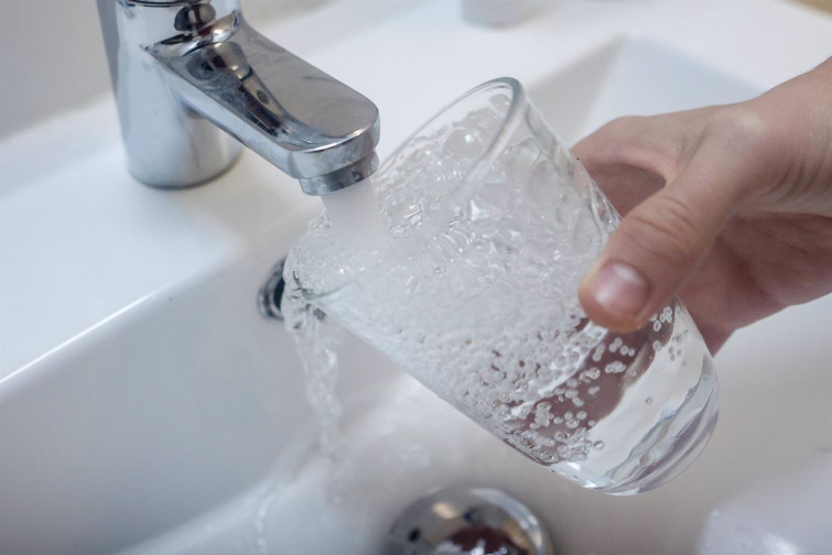 Riesgo para la salud en el agua de la traída de A Guarda, advierte el Concello que desaconseja beberla