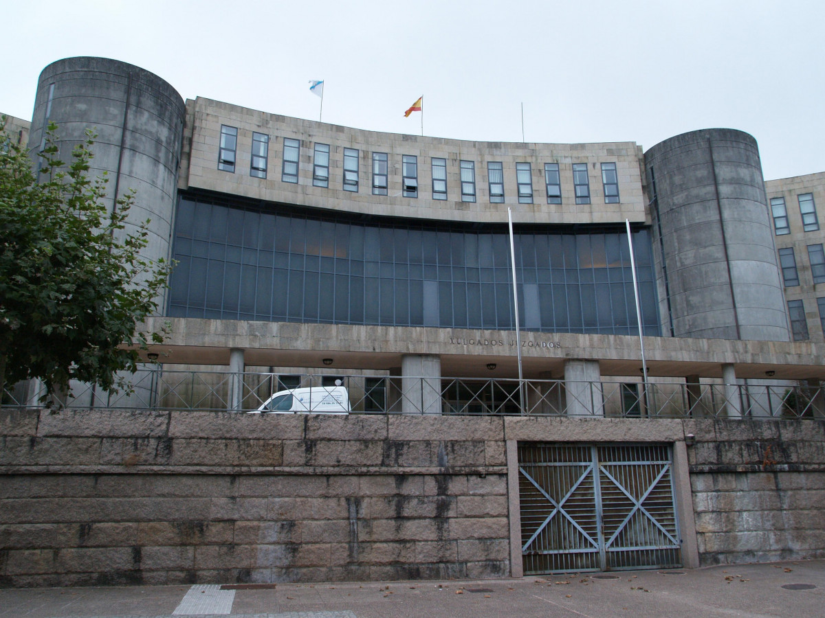 Archivo - Exterior de los Juzgados de A Coruña