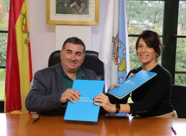 Imagen del momento de la firma del convenio.