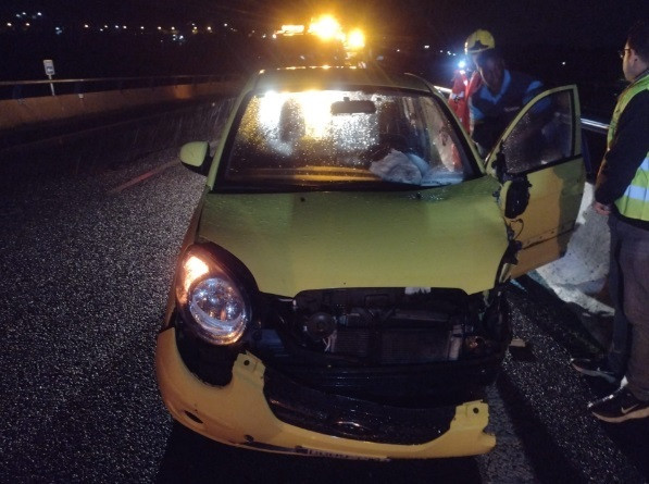 Coche accidentado en la autovía de O Barbanza a su paso por Boiro (A Coruña)