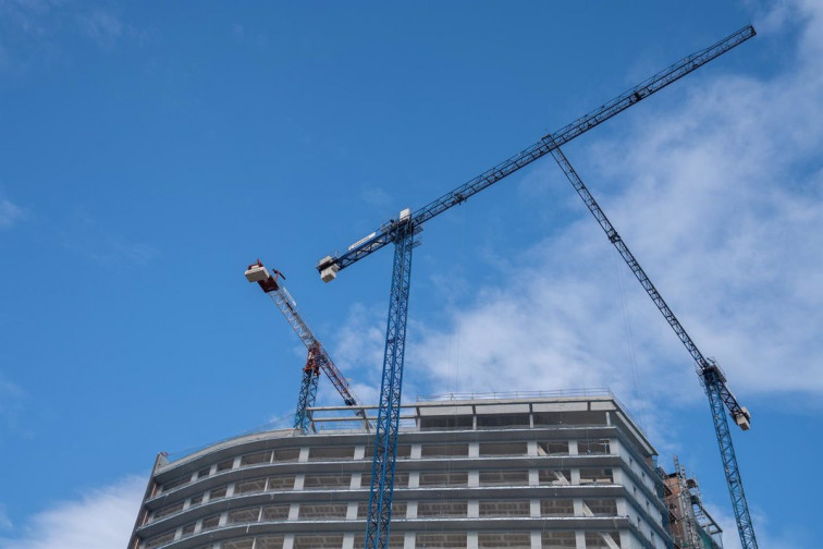 Accidente laboral en Lalín: muere un operario tras caer desde una grúa en Goiás