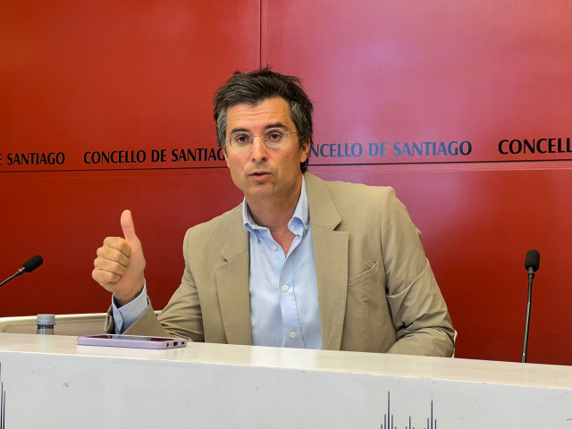 El portavoz del PP de Santiago, Borja Verea, en rueda de prensa.