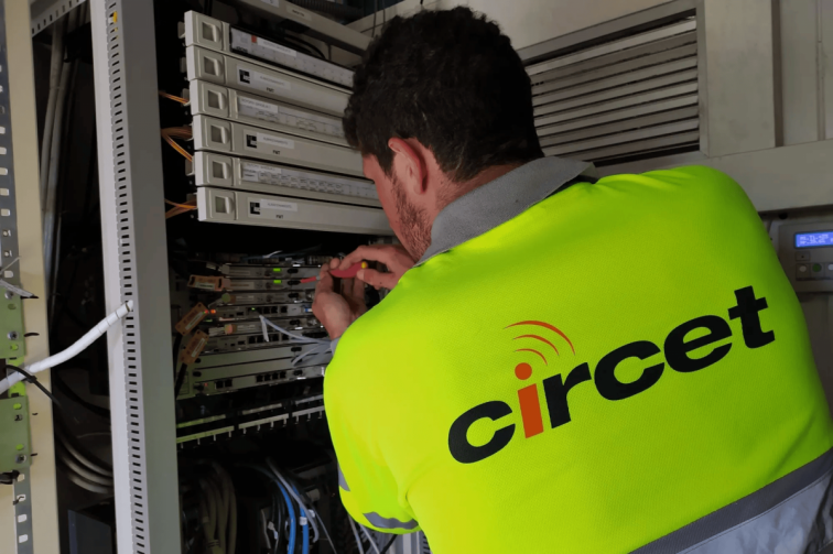 Circet, que lleva redes del SERGAS y emergencias, lanza un ERE con más de 100 despidos en Galicia