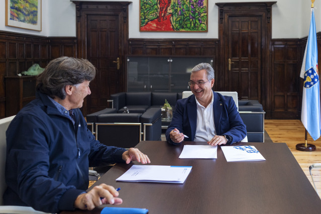 Reunión Luis Menor (Presidente da Deputación Ourense) con José Ramón Lete Lasa (Director da Consellería de Presidencia, xustiza e deportes).