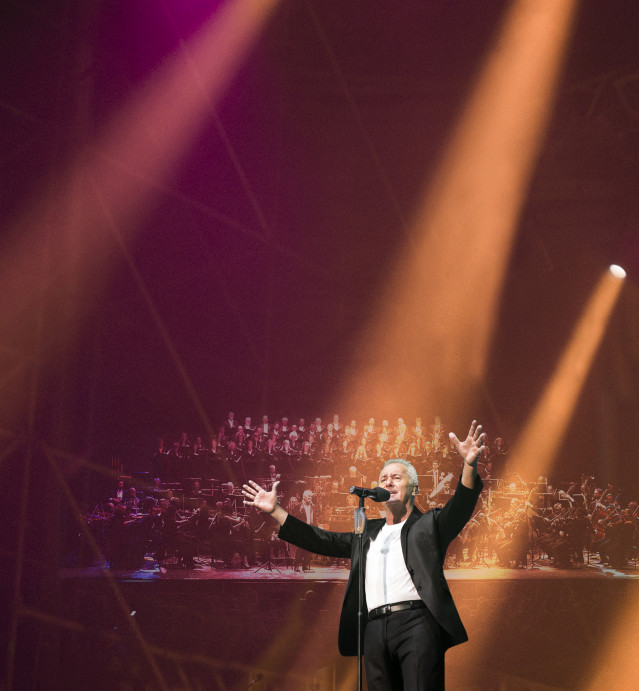 Archivo - Foto de Víctor Manuel en uno de los conciertos.