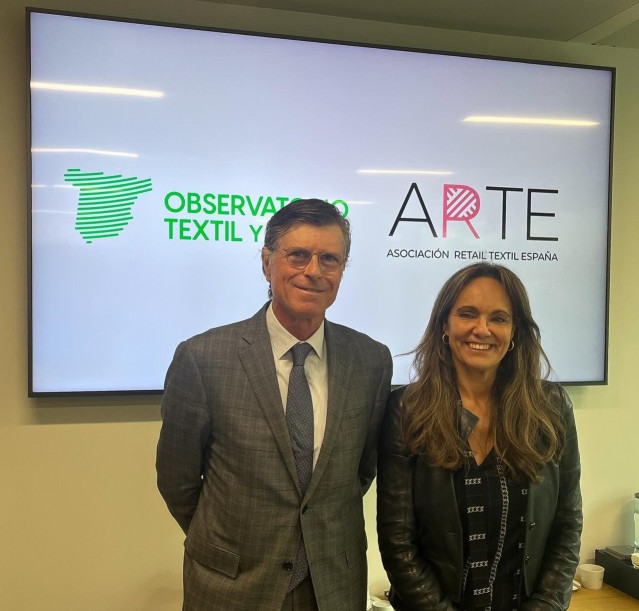 La presidenta de ARTE, Ana López-Casero y el presidente del Observatorio del Textil y de la Moda, Juan Parés.