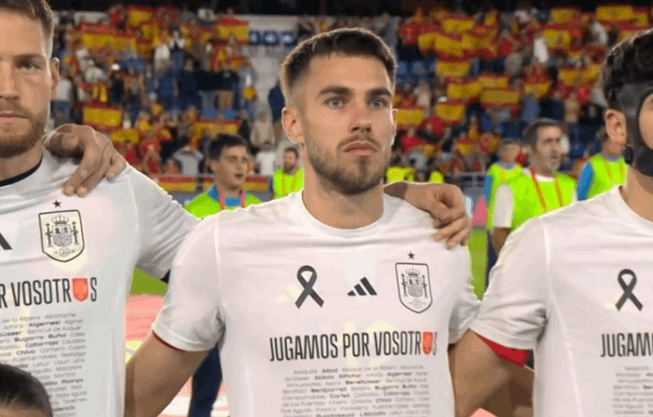 Oscar Mingueza con la selección española en una imagen de RTVE